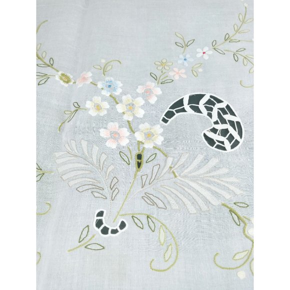 Vintage Tablecloth Napkin Set Embroidered Madeira Style New White Floral Cotton - Picture 4 of 12